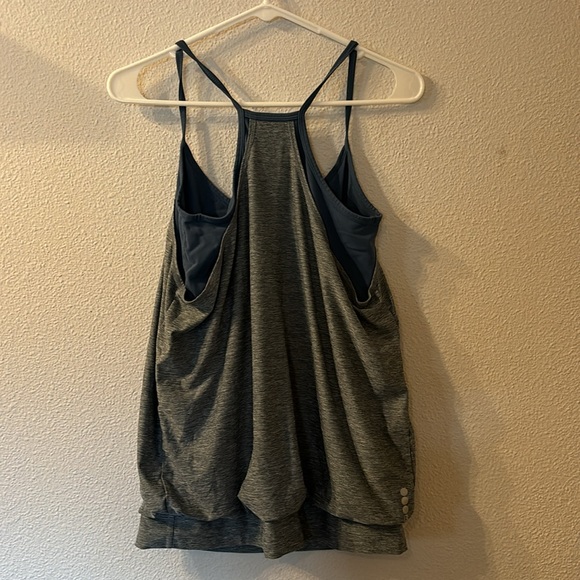 Bench double layer workout tank top size medium - Picture 5 of 6